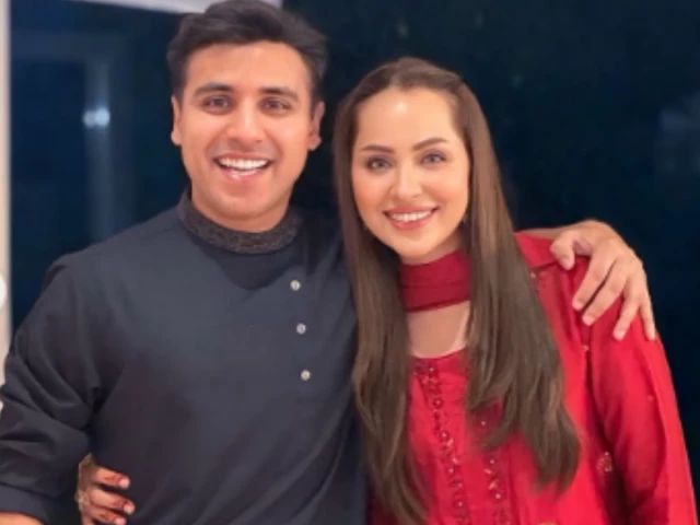 nimra khan and zain hamid together photo screengrab