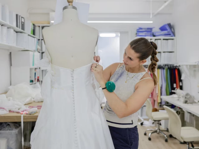 designer kat eberley works on a dress at the jenny yoo bridal boutique in new york city u s august 6 2026 photo reuters