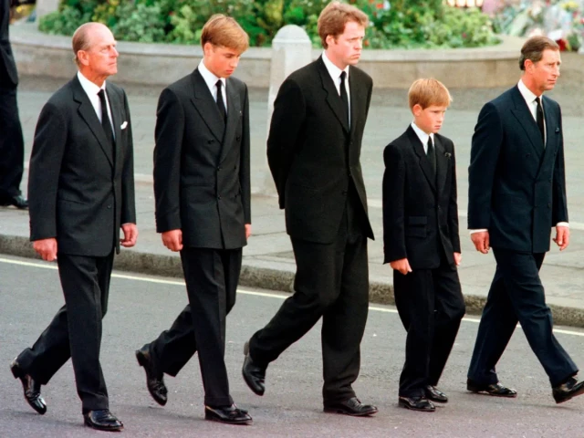 diana s death aged just 36 sparked an outpouring of grief in britain for the woman dubbed the people s princess photo afp